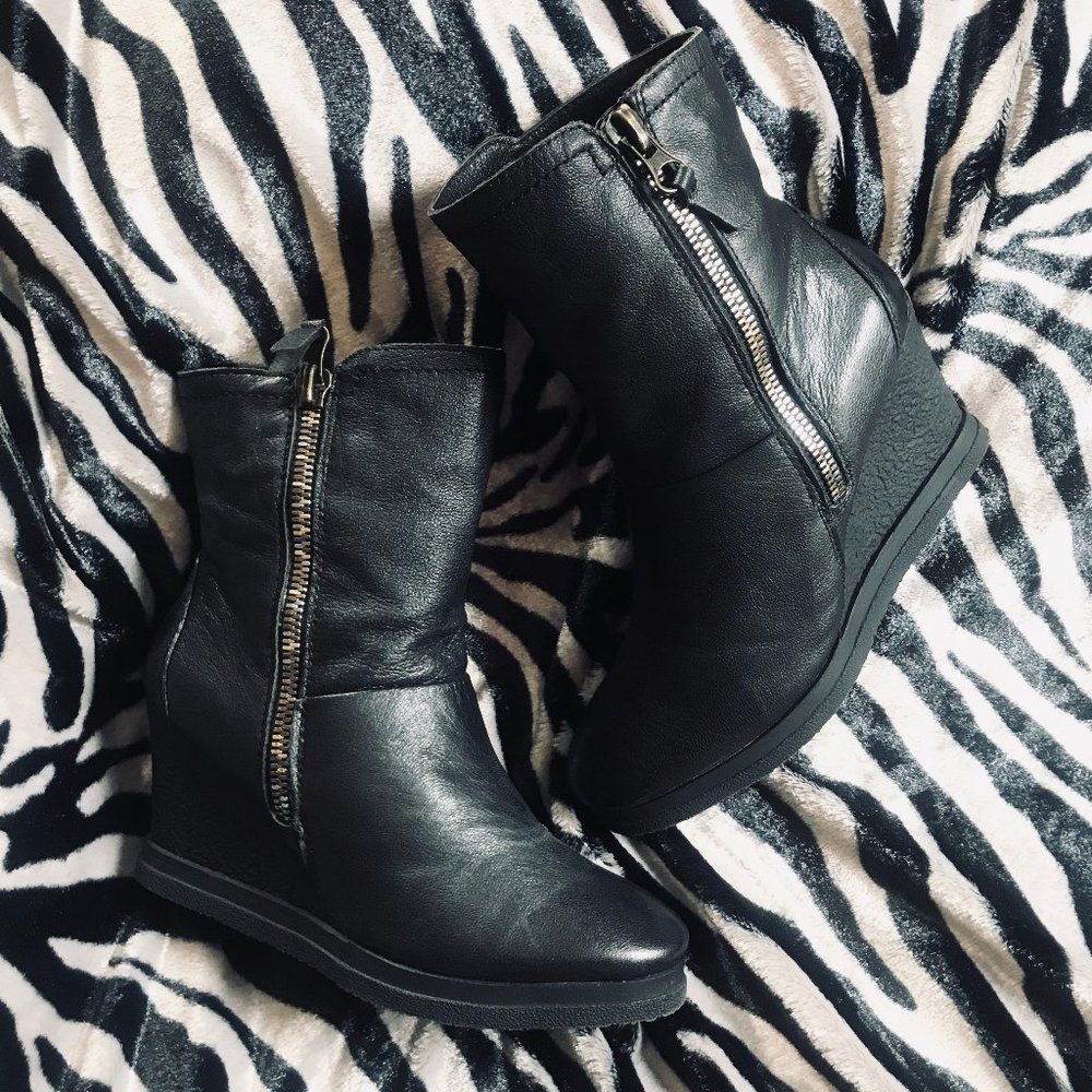 Nicole Selen Black Leather Wedge Boots